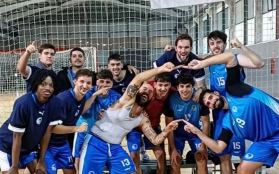 El primer equip del Natació Sabadell després de la victòria contra l'IPSI | @CNSbasquet